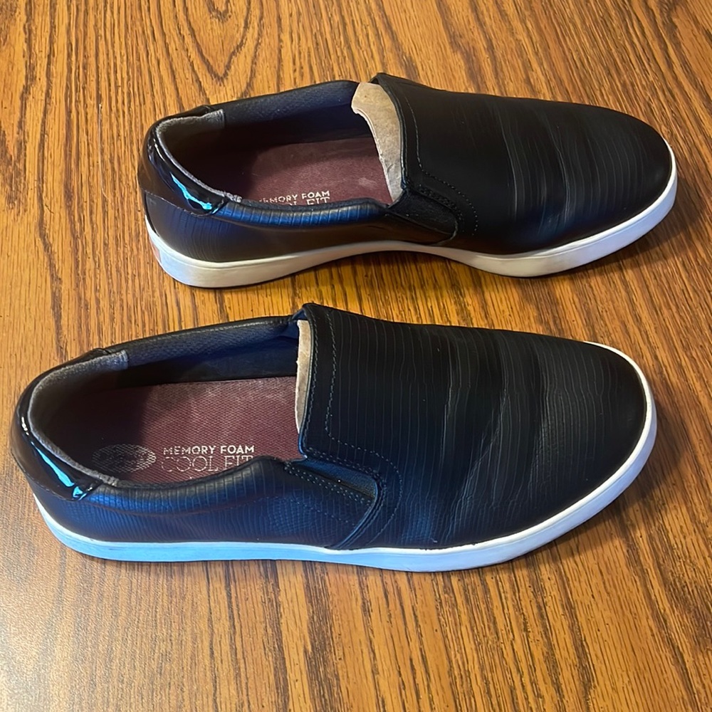 Dr. Scholl’s women’s slip on sneaker, size 9